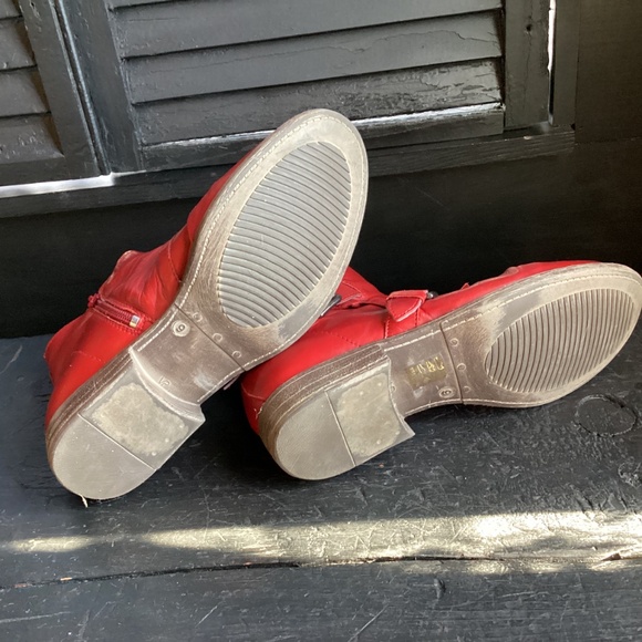 MIZ MOOZ RED LEATHER SASSY CUTE ANKLE BOOTS 9 - Picture 5 of 6